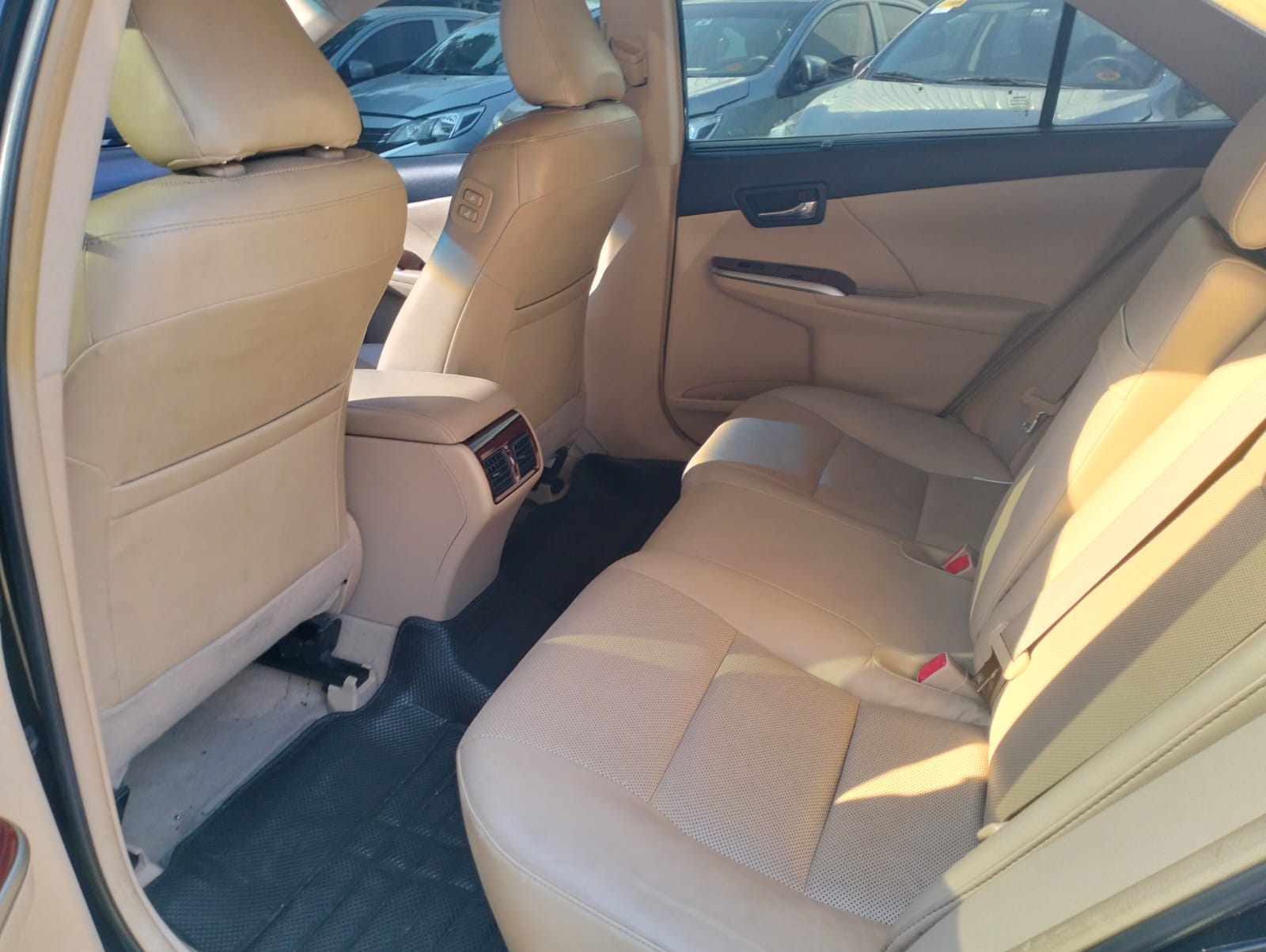 2014 Toyota Camry photo 9