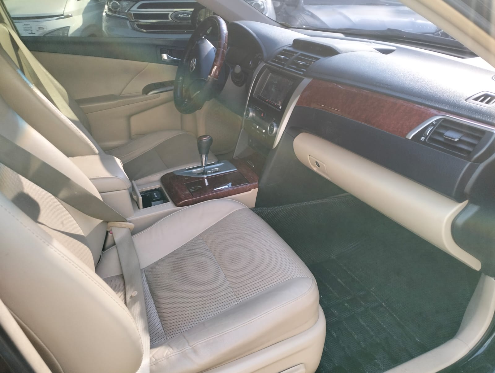2014 Toyota Camry photo 13