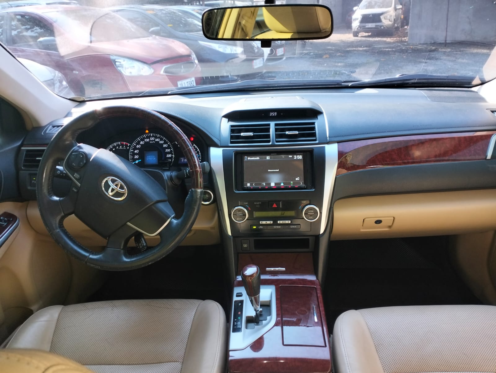2014 Toyota Camry photo 14