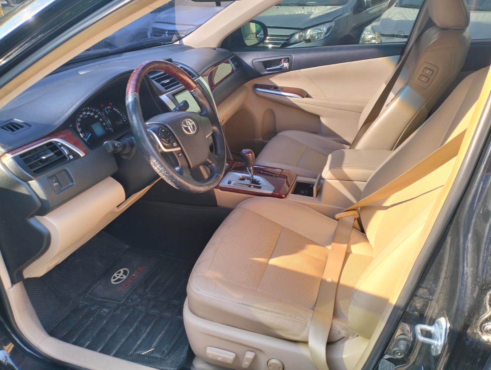 2014 Toyota Camry photo 19