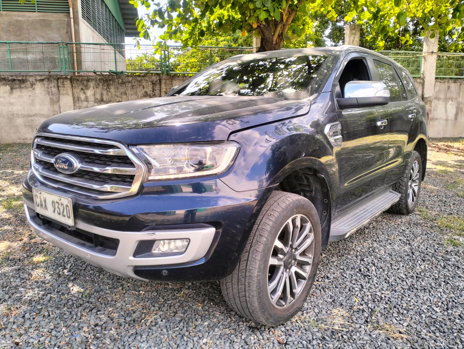 2022 Ford Everest photo 2