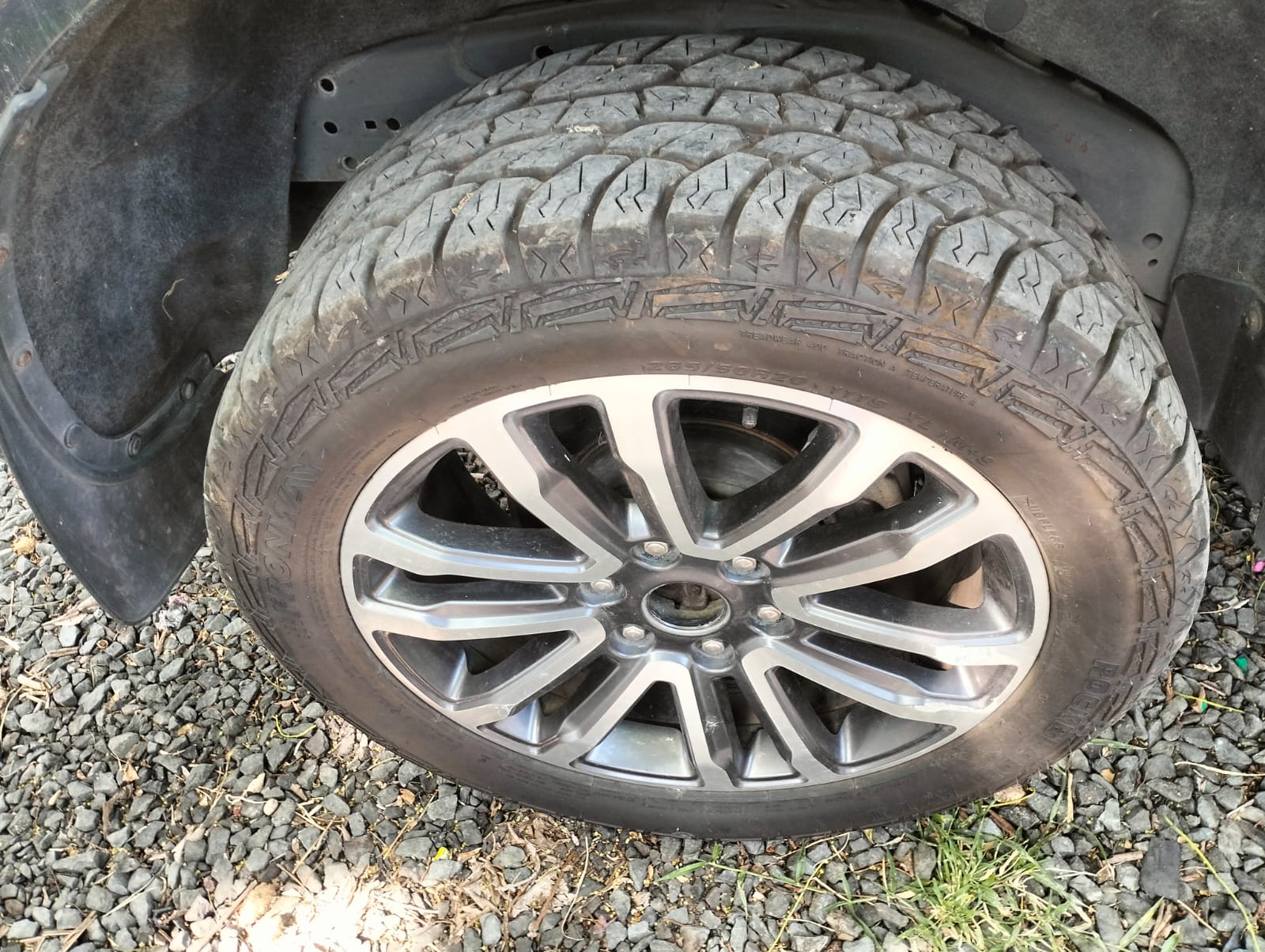 2022 Ford Everest photo 32