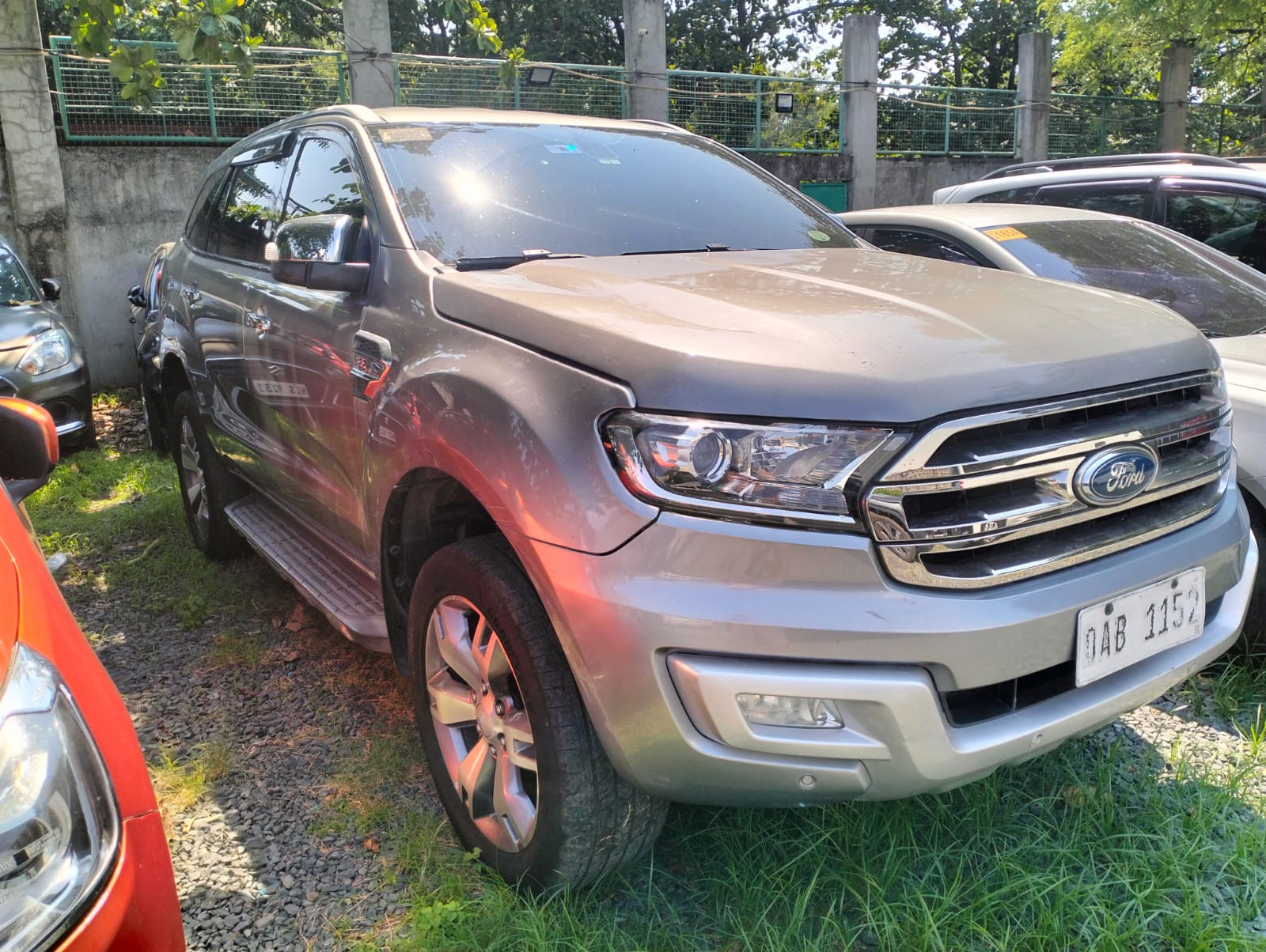 2017 Ford Everest photo 3