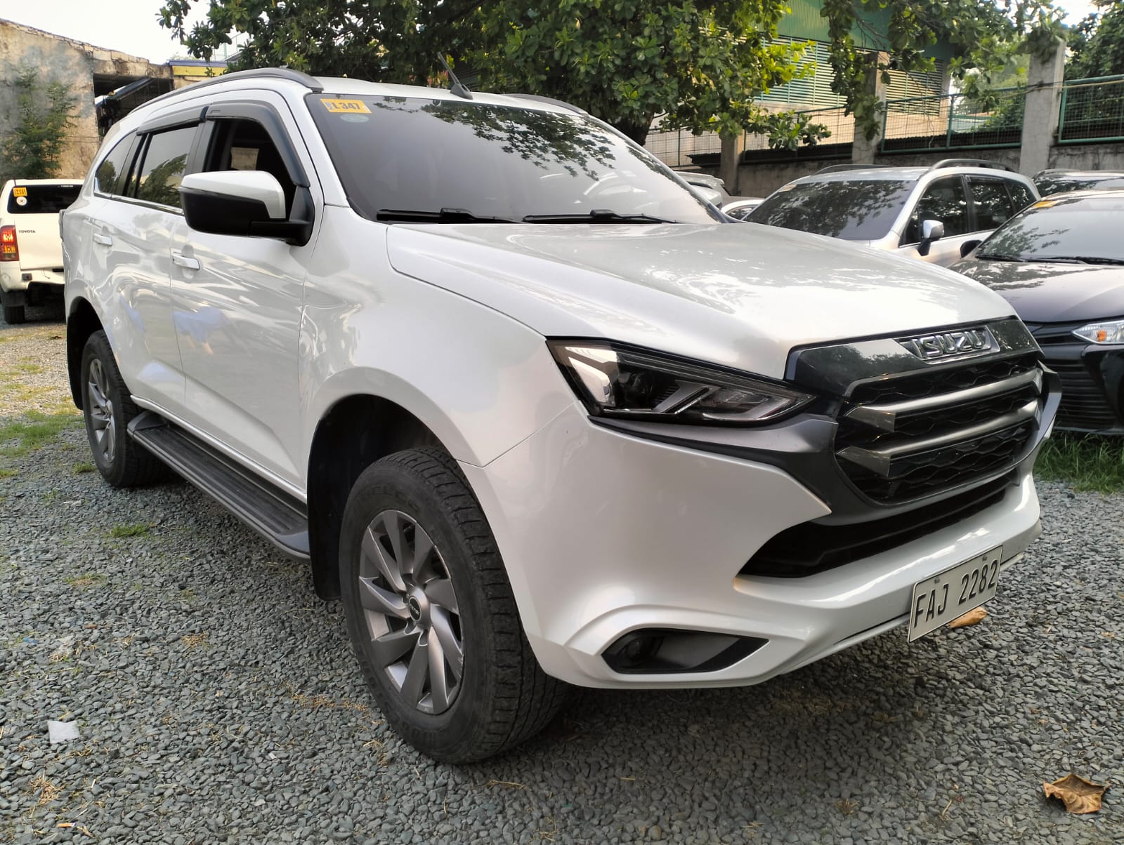 2022 Isuzu MUX photo 3