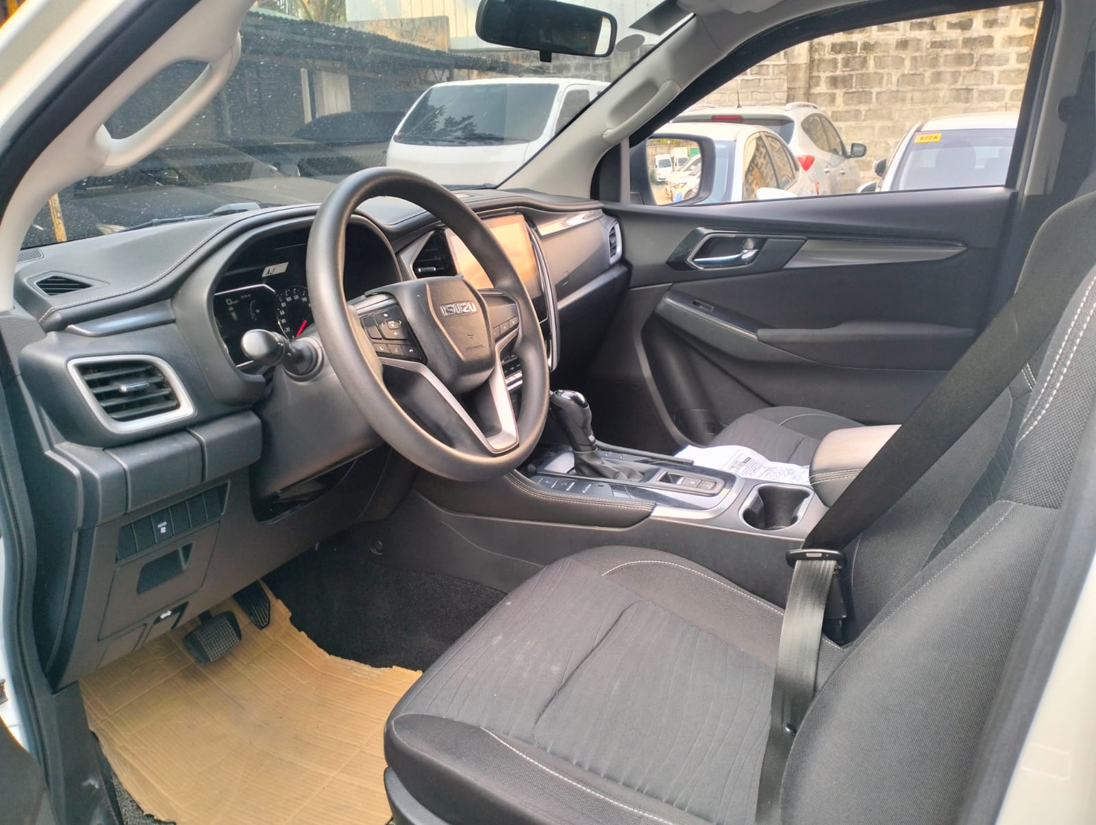2022 Isuzu MUX photo 9