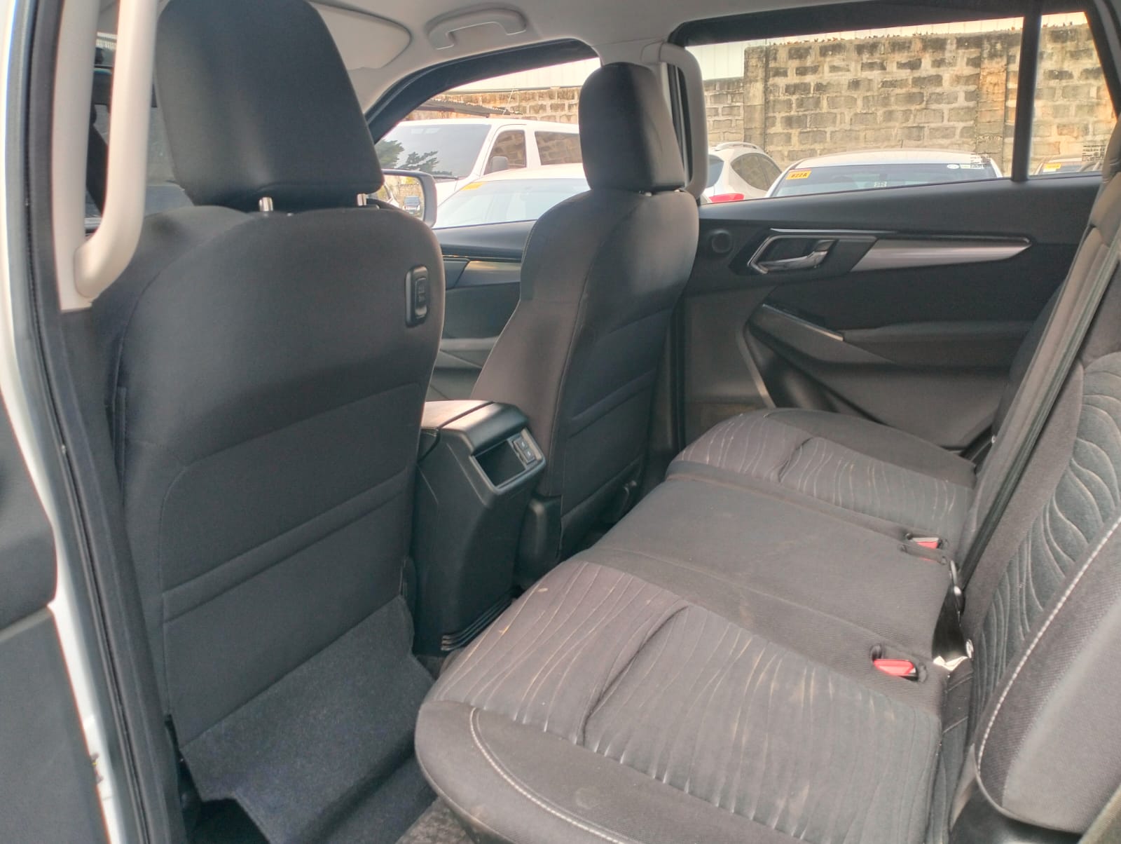 2022 Isuzu MUX photo 11