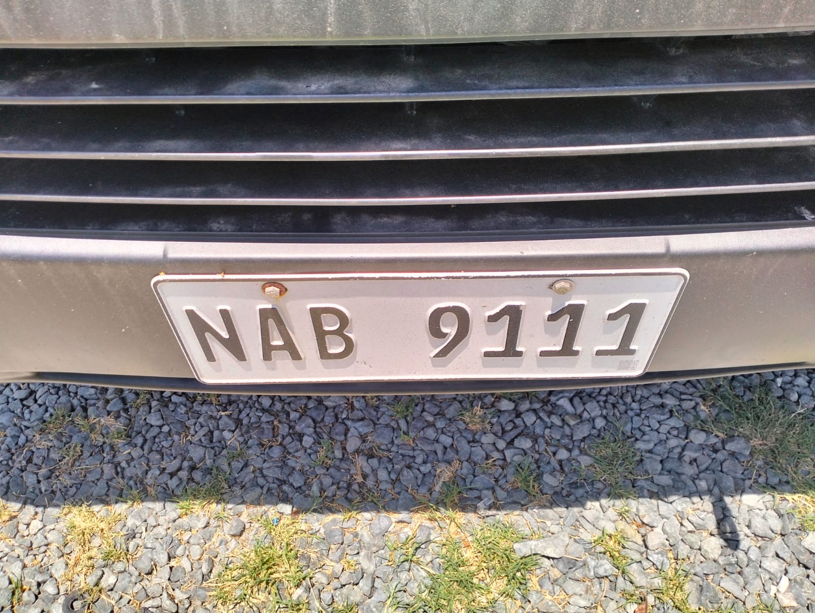 2016 Nissan Urvan photo 2
