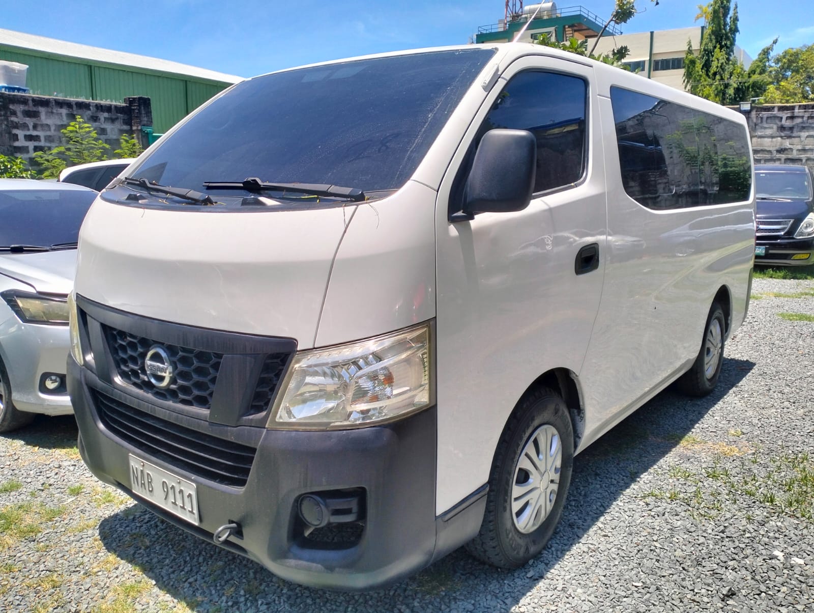2016 Nissan Urvan photo 3