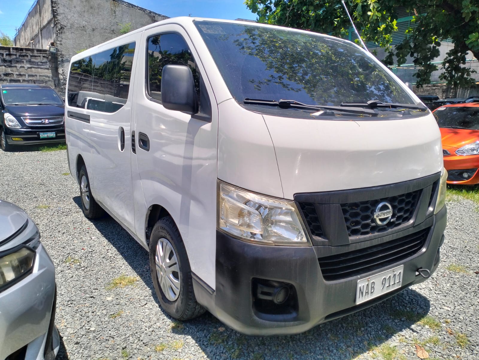 2016 Nissan Urvan photo 4