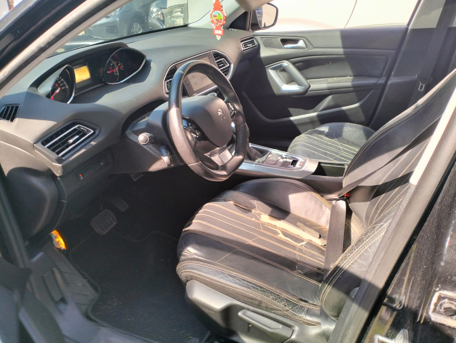 2016 Peugeot 308 photo 7
