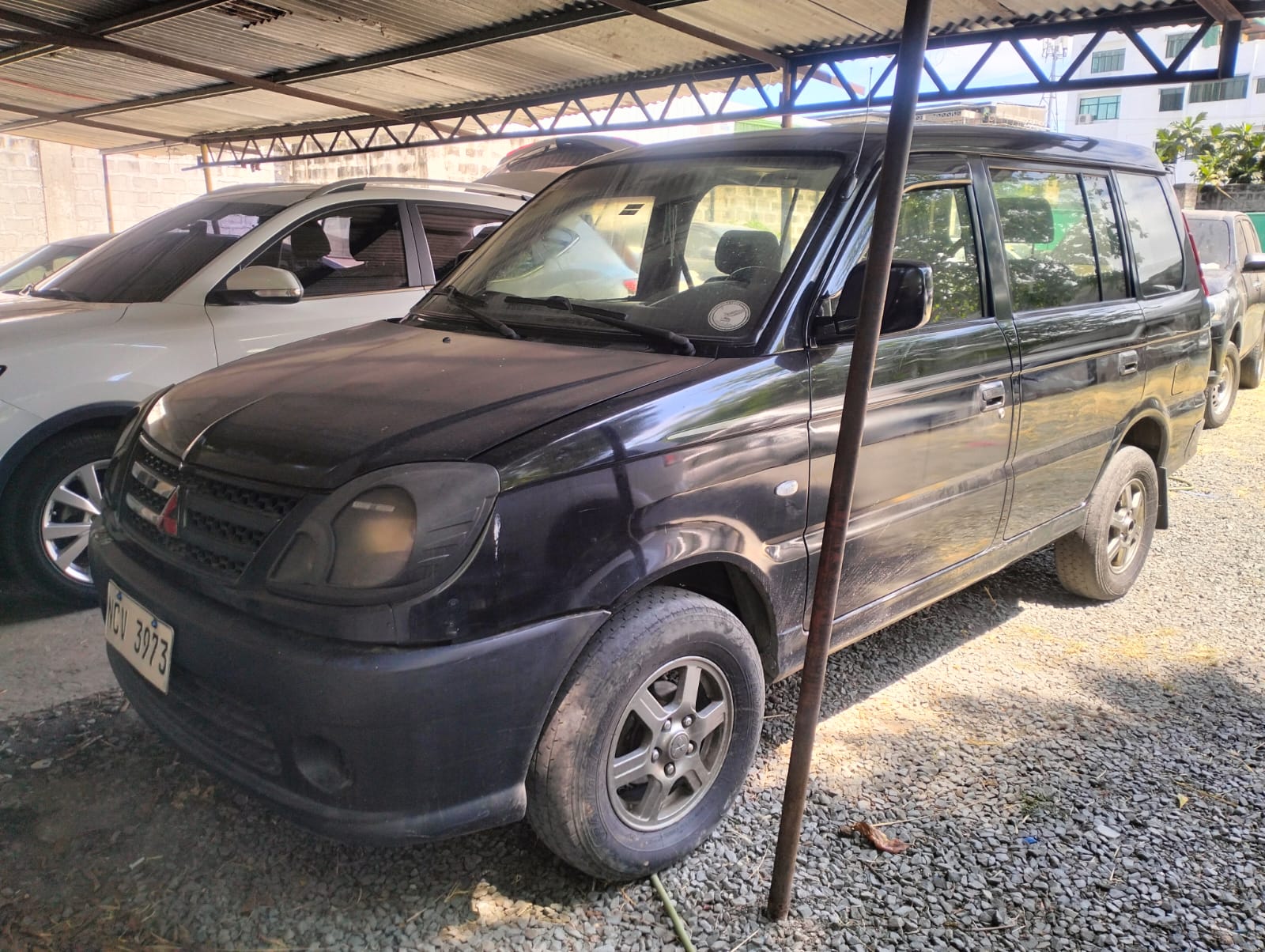 2017 Mitsubishi Adventure photo 2