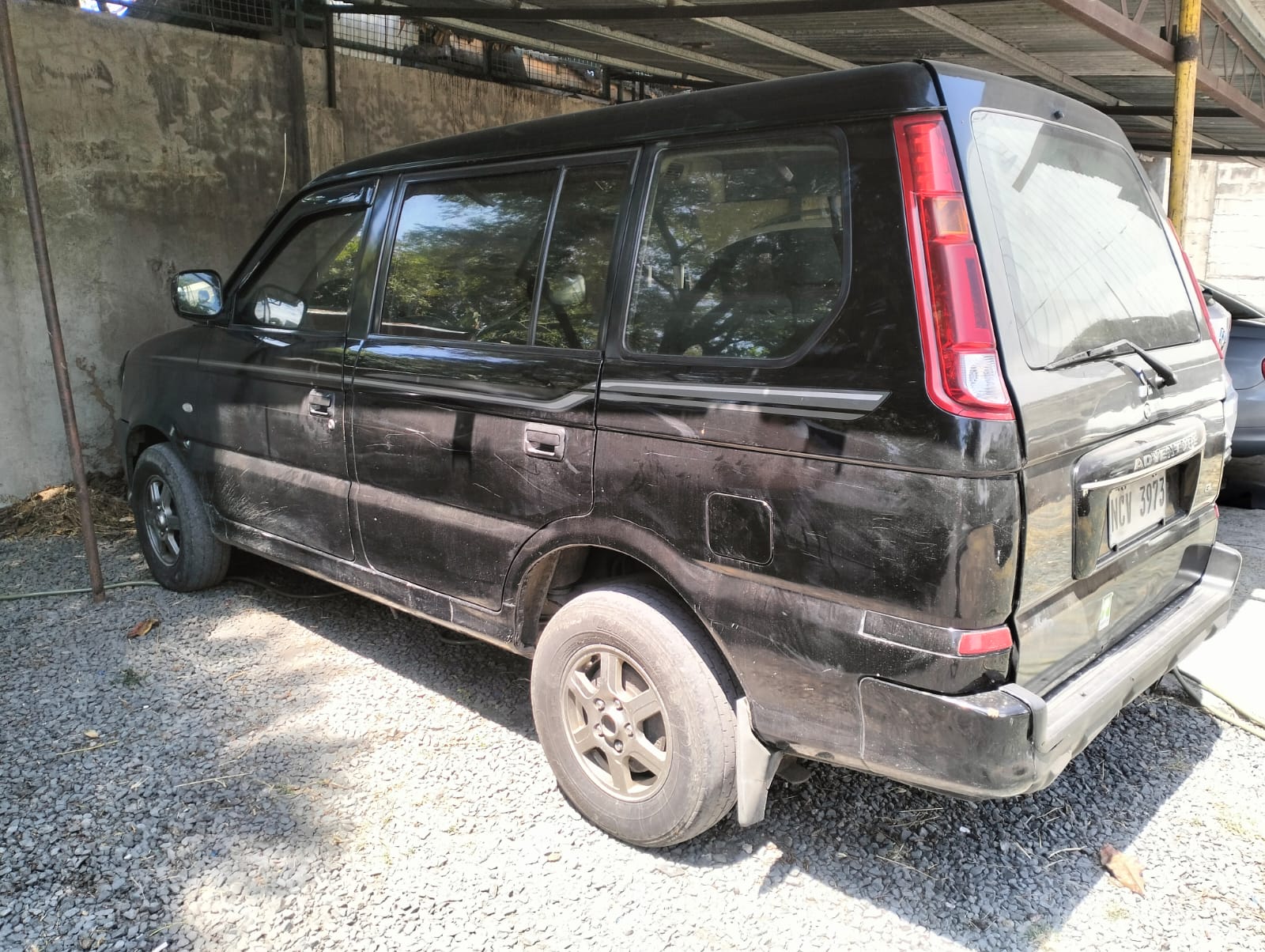 2017 Mitsubishi Adventure photo 3