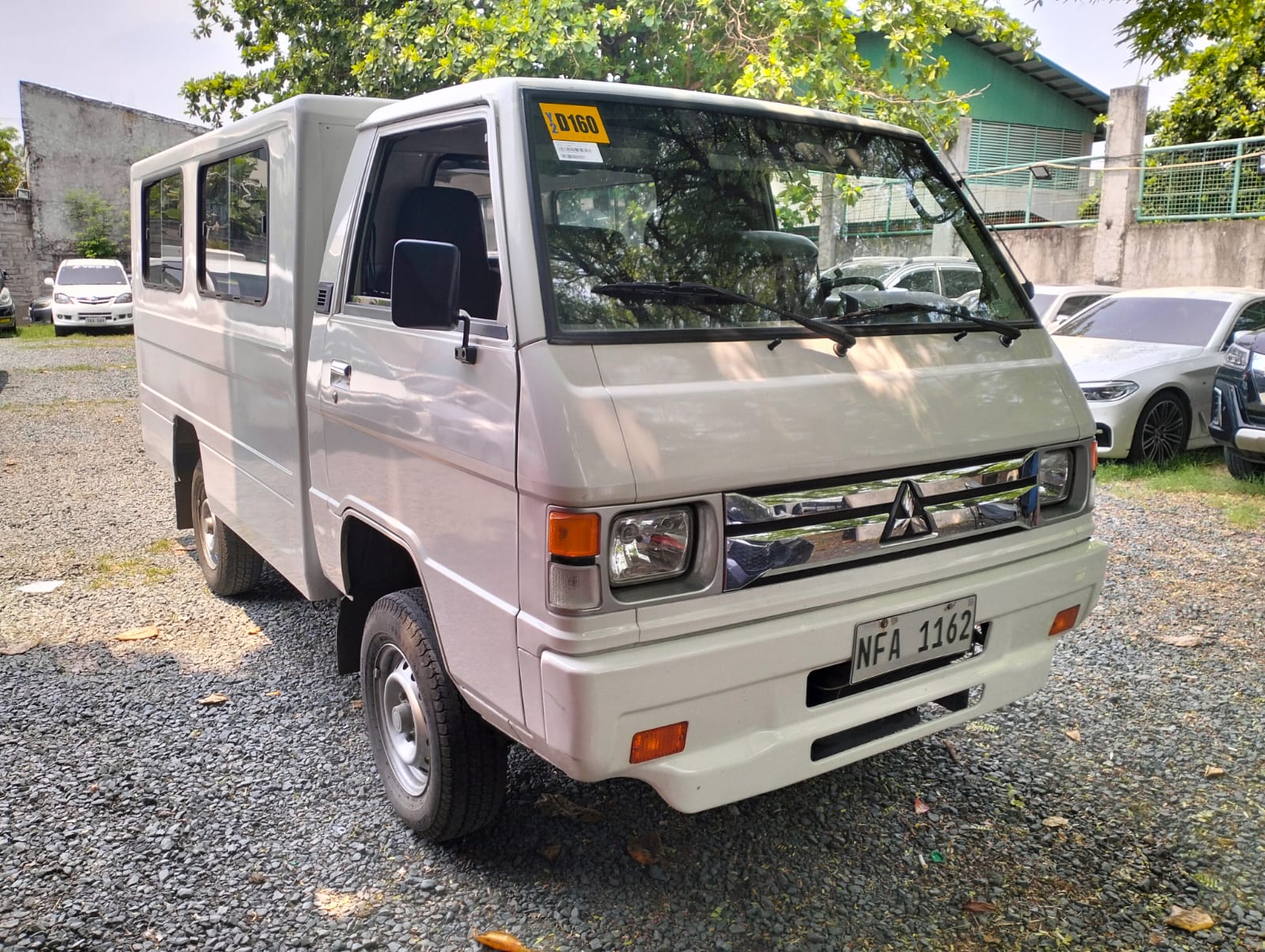 2023 Mitsubishi L300 photo 3