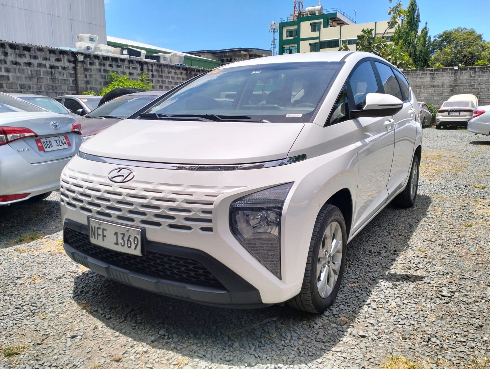 2024 Hyundai Stargazer photo 2