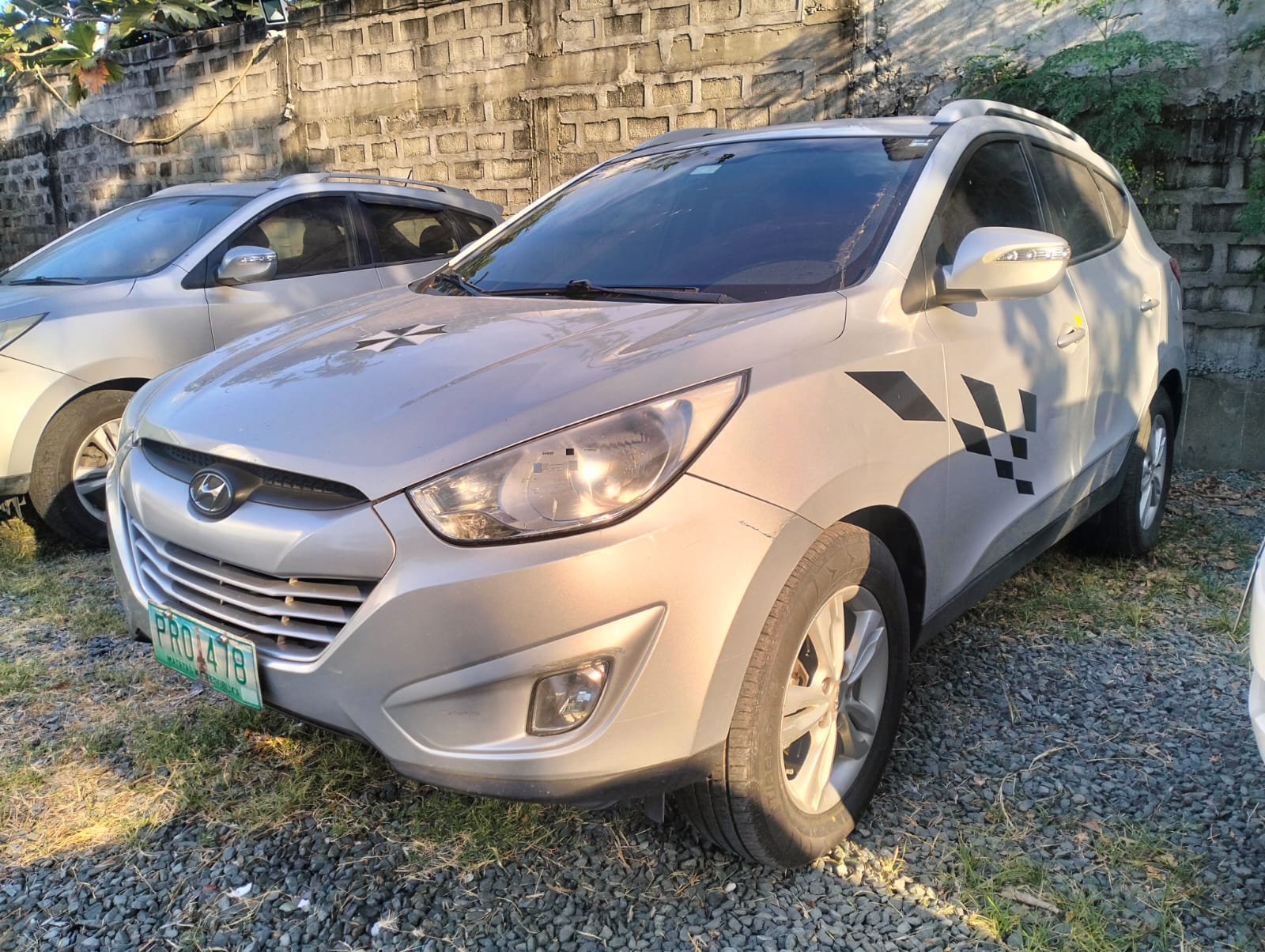 2010 Hyundai Tucson photo 2