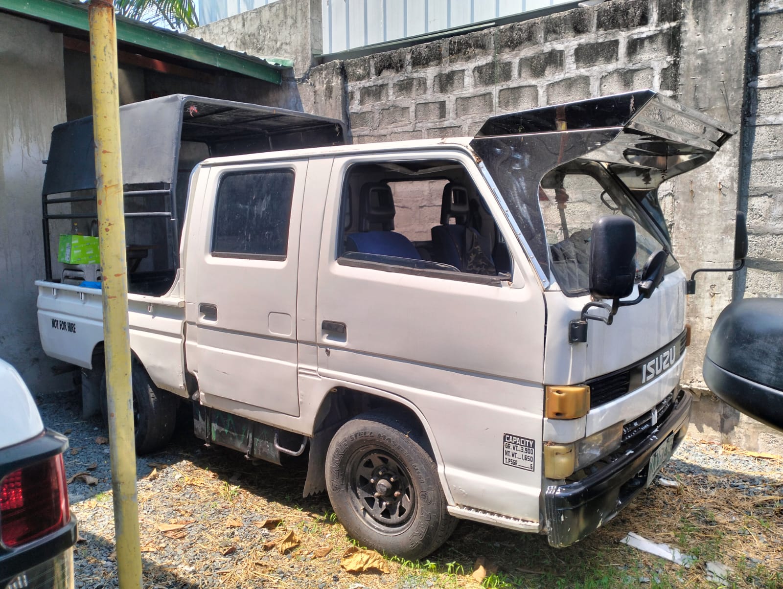 2004 Isuzu Truck