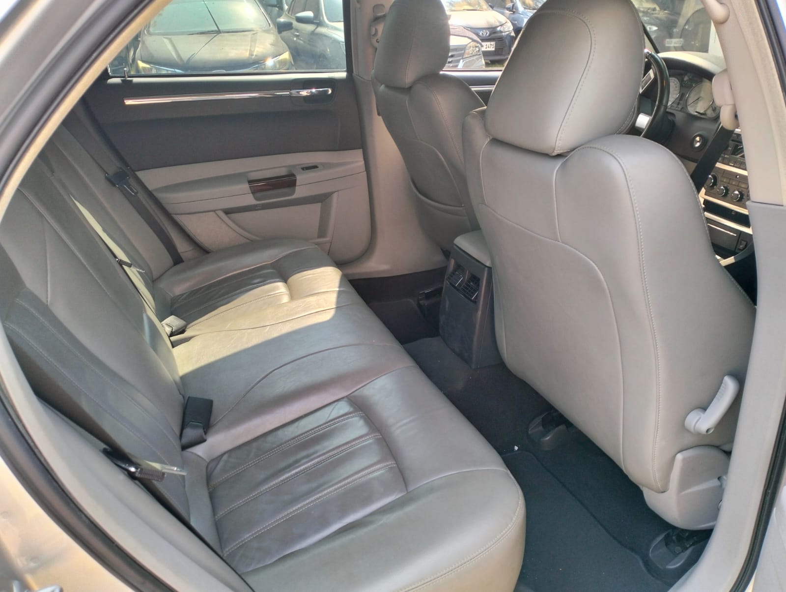 2008 Chrysler 300C photo 7
