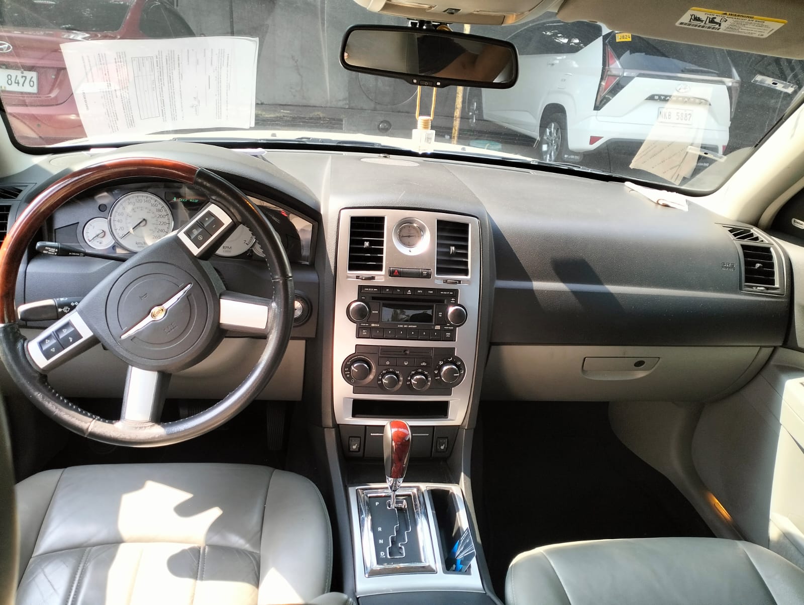 2008 Chrysler 300C photo 8