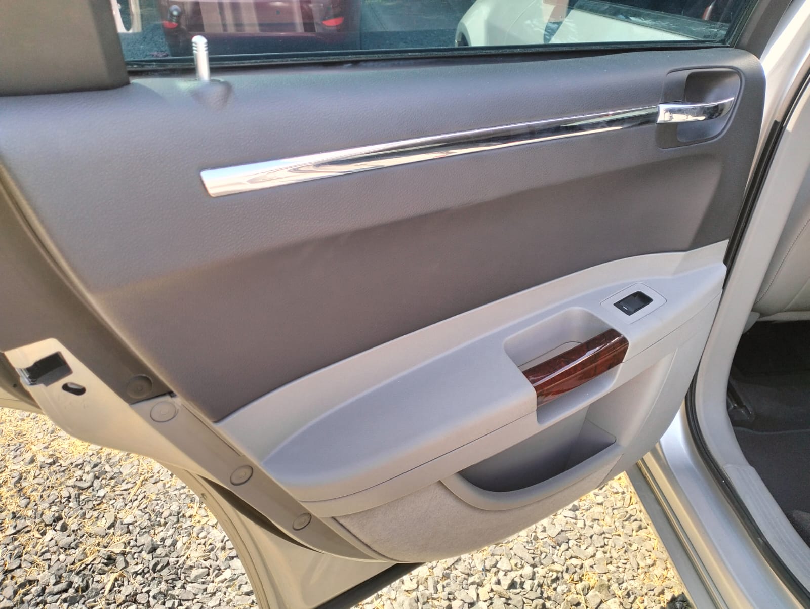2008 Chrysler 300C photo 9