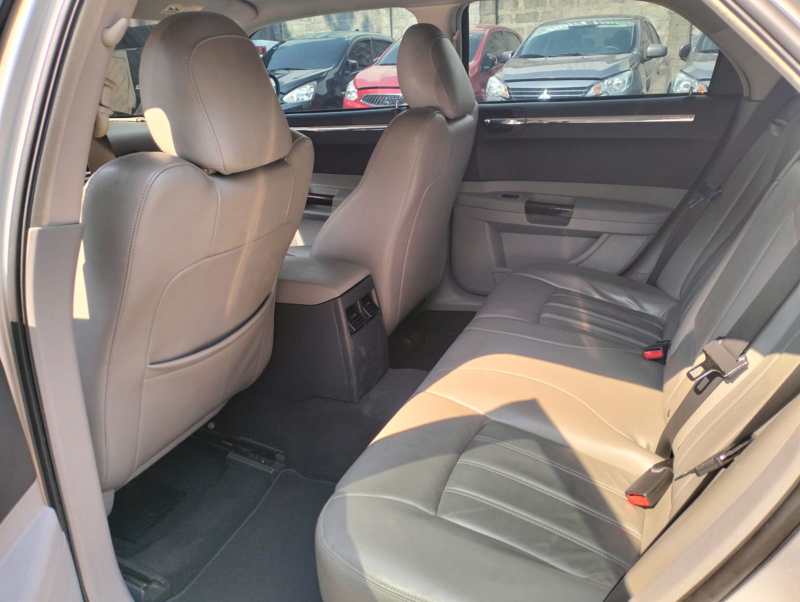 2008 Chrysler 300C photo 10