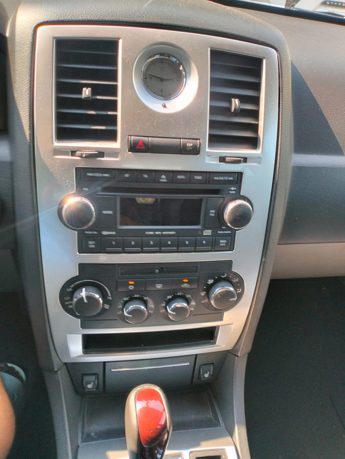 2008 Chrysler 300C photo 17