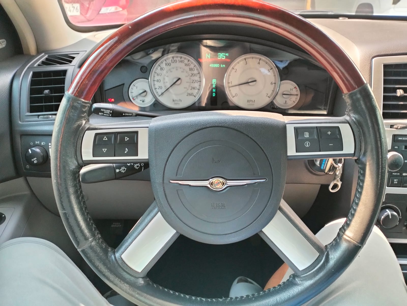 2008 Chrysler 300C photo 19