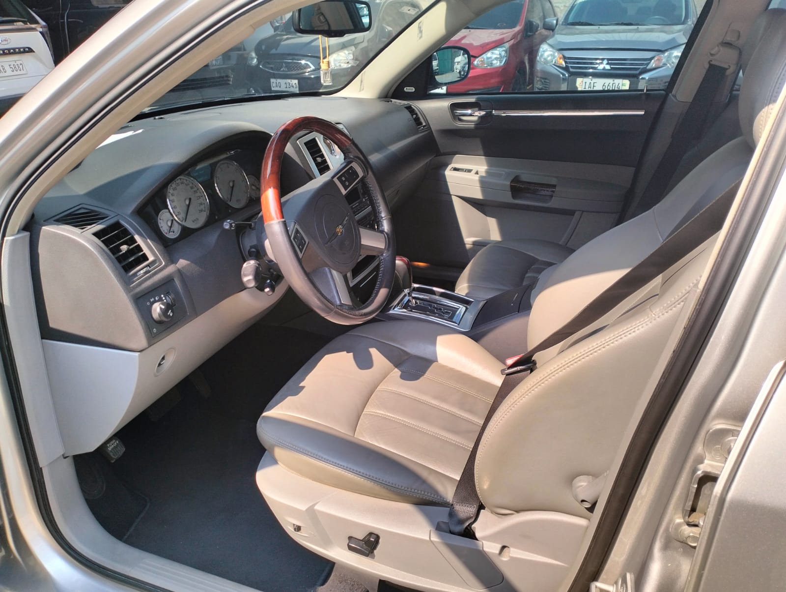 2008 Chrysler 300C photo 21